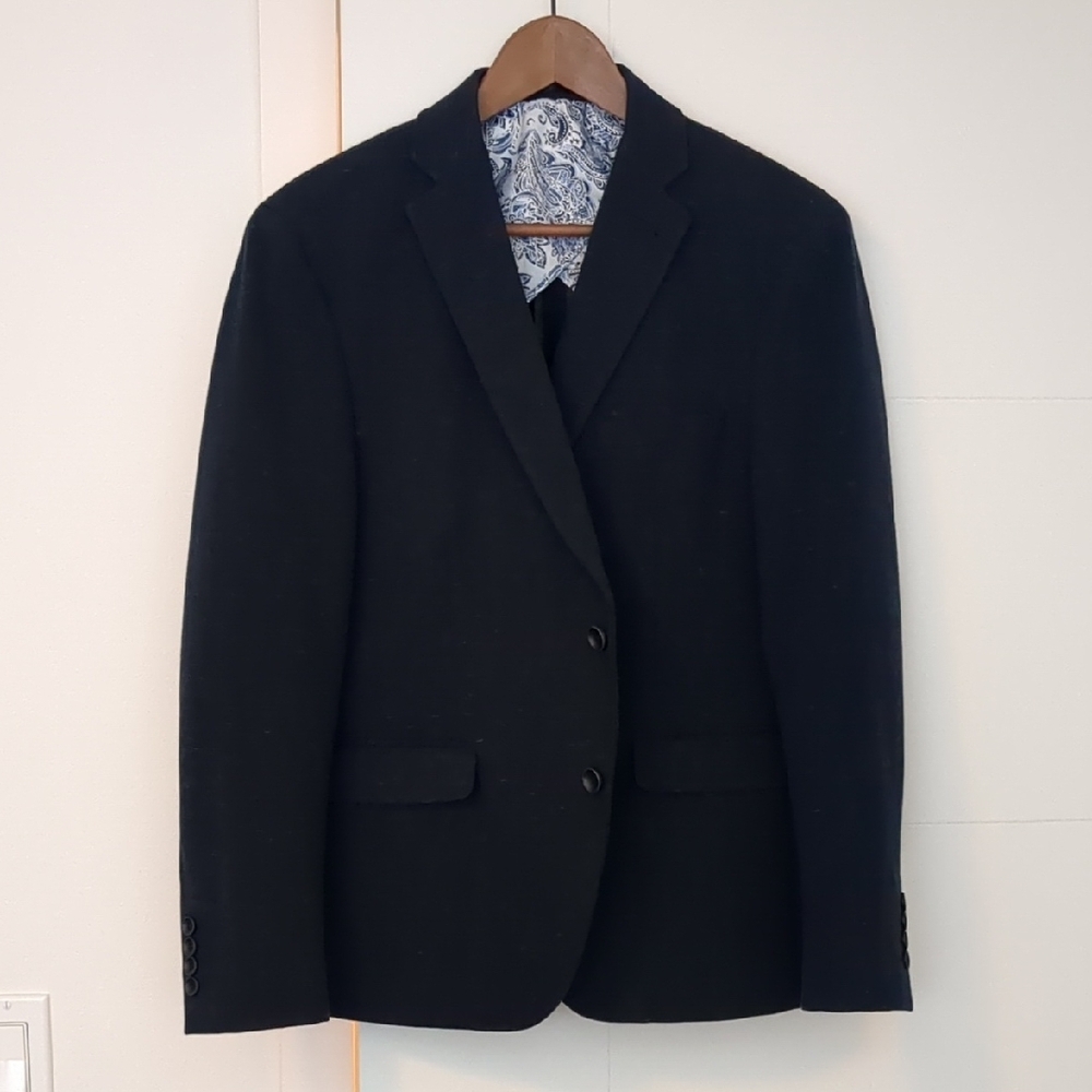 Black Blazer with Notch Lapel and Structured Shoulders